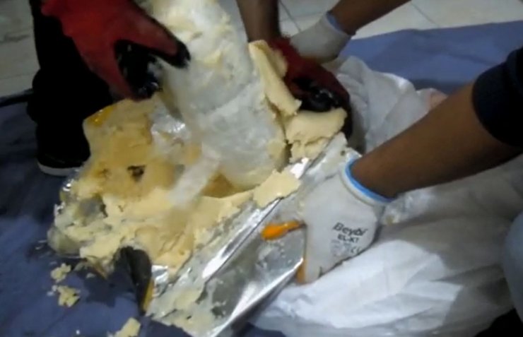 Otobüse emanet verilen tenekedeki katı yağlardan uyuşturucu çıktı