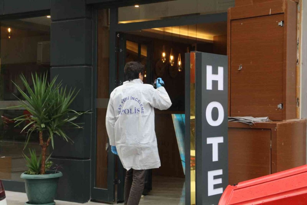 İntihar mı cinayet mi? Otel odasında başına ateş edilmiş halde bulundu