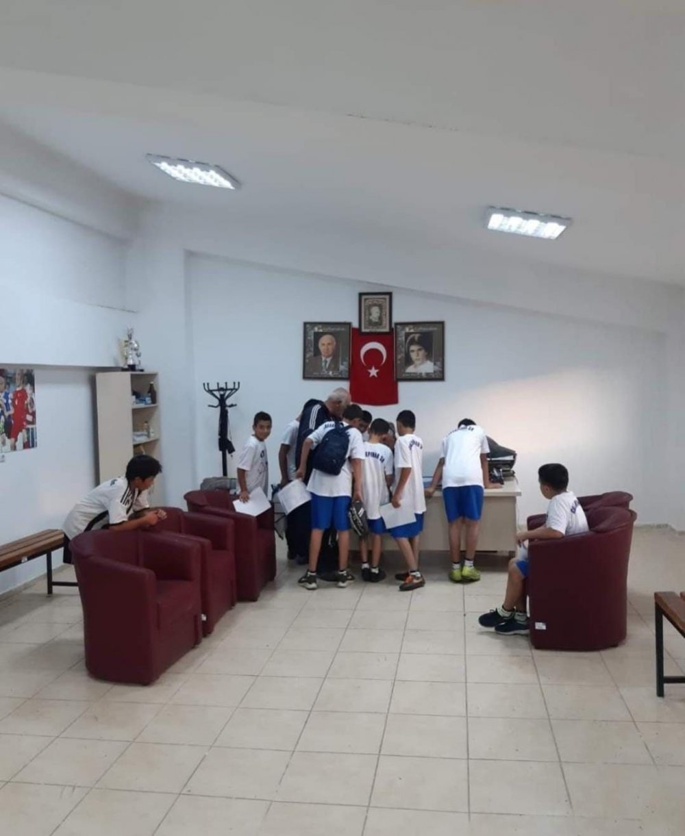Mahalledeki çocuklar spor için ortam hazırladılar