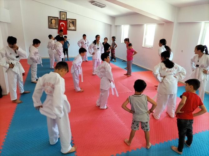 Mahalledeki çocuklar spor için ortam hazırladılar