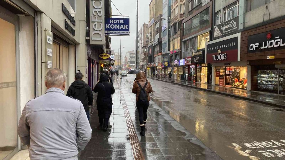 Yağmura hazırlıksız yakalandılar