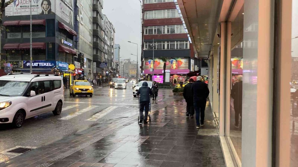 Yağmura hazırlıksız yakalandılar