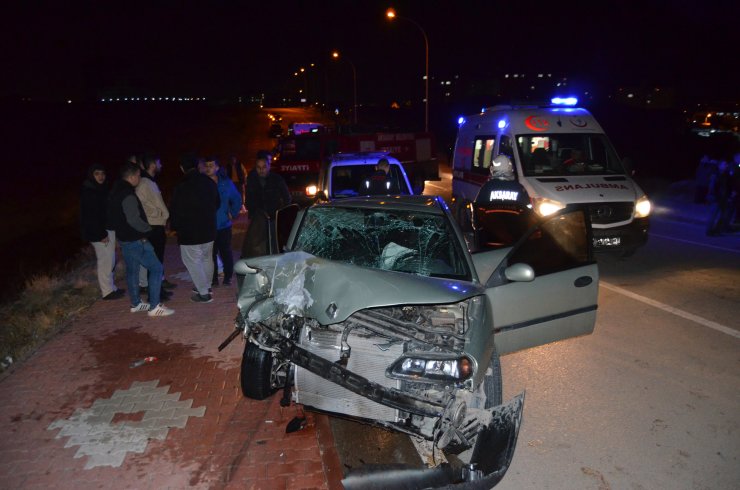 Aksaray'da 2 otomobil çarpıştı: 6 yaralı