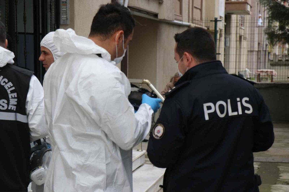 Çöp evde yaşayan kadın ölü bulundu