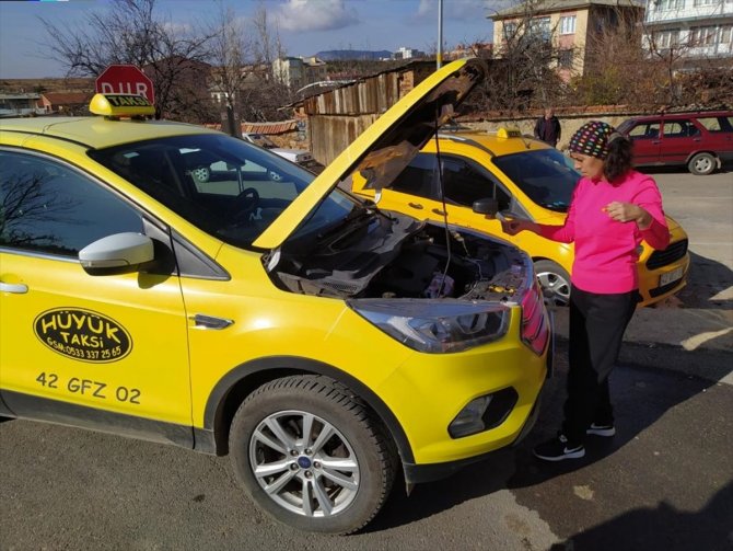 Konya'da Arslantaş çifti 11 yıldır aynı durakta taksicilik yapıyor