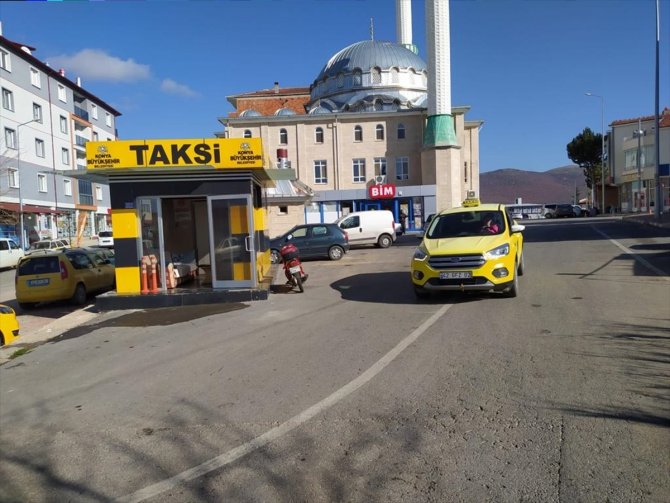 Konya'da Arslantaş çifti 11 yıldır aynı durakta taksicilik yapıyor