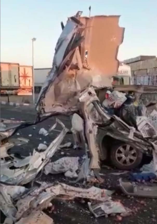 Konya'da feci kaza! Hafif ticari araç, TIR'a arkadan çarptı: 1 ölü, 1 yaralı