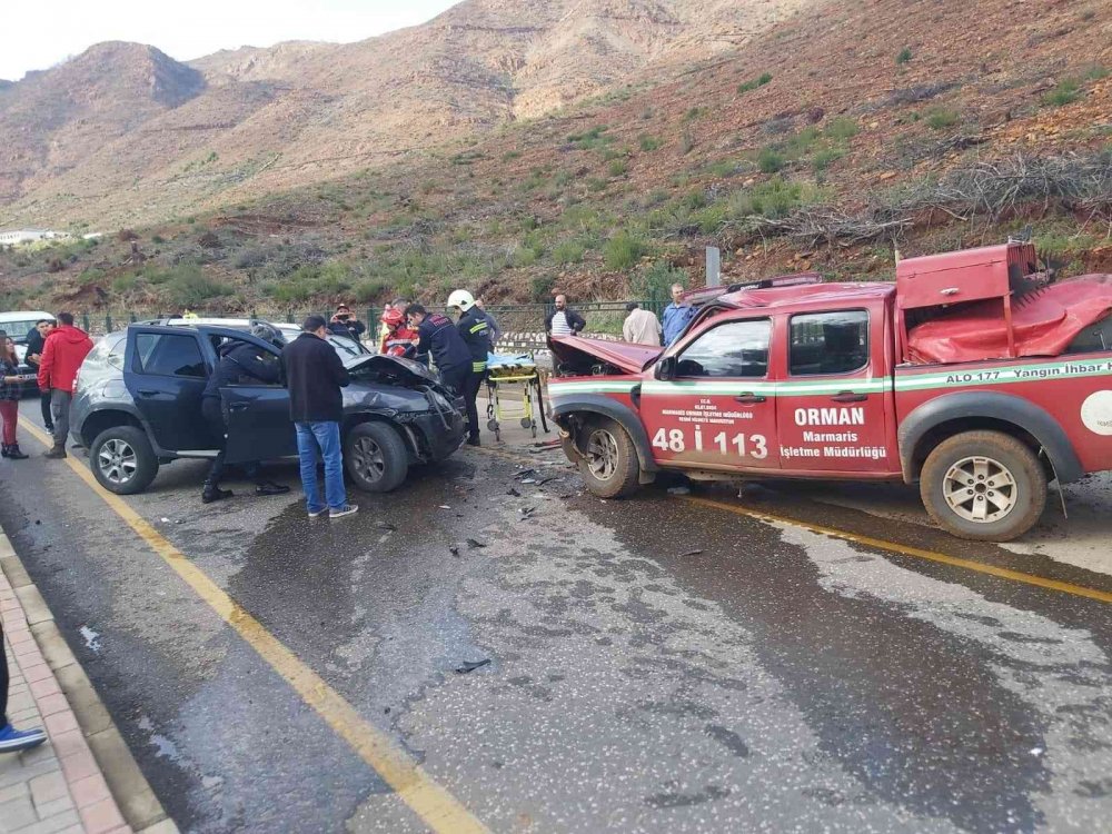 Orman aracı ile otomobil çarpıştı: 3 yaralı