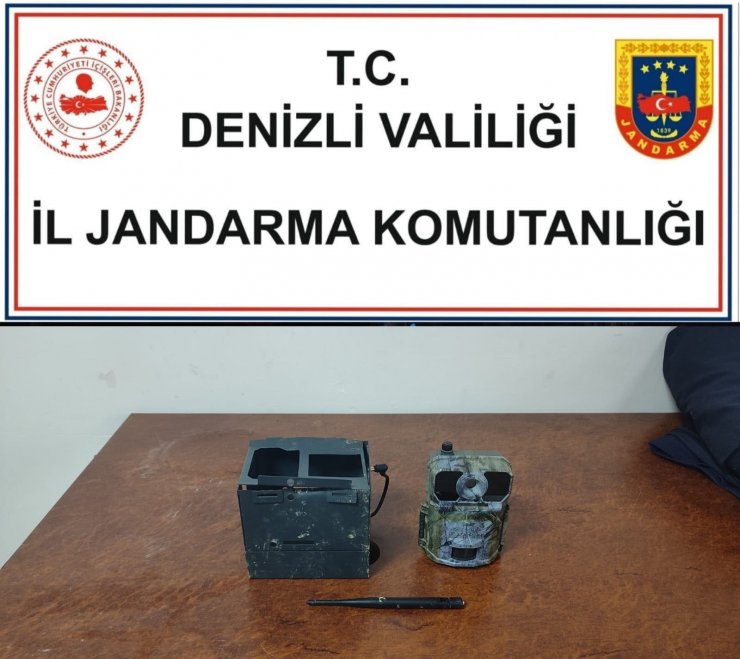 Fotokapana görüntüleri yansıyan hırsızlar yakayı ele verdi