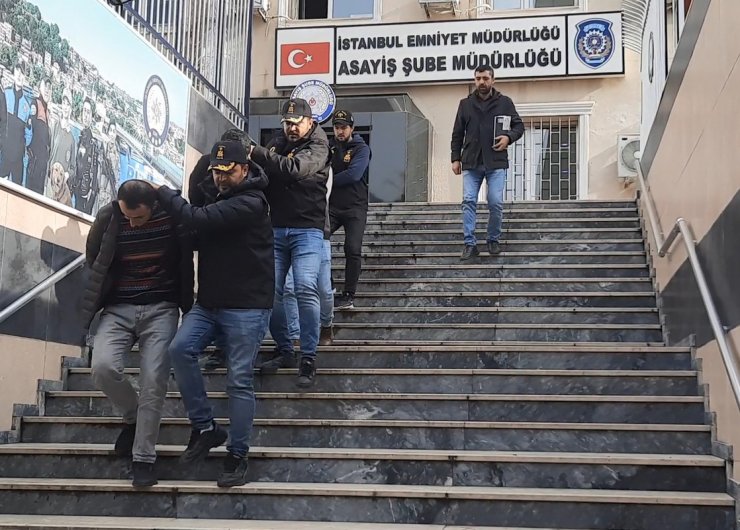 Telefondaki sesin polis olduğuna inanıp 4,5 milyon liralık altınını verdi