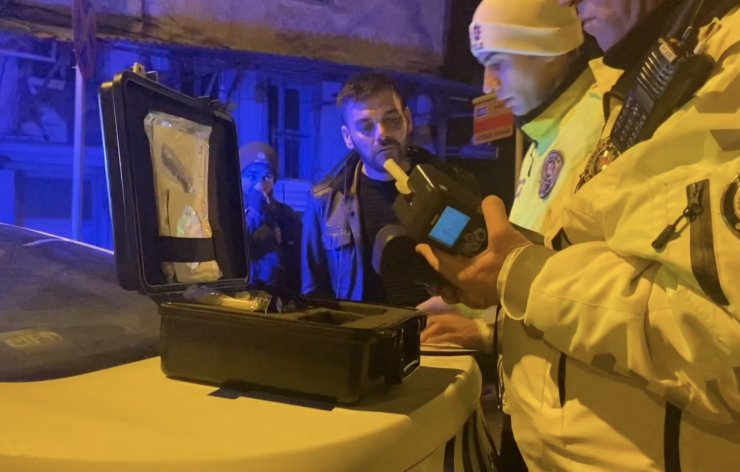 15 km'lik takiple yakalanan ehliyetsiz ve alkollü sürücü: Bizi yaktınız memur bey