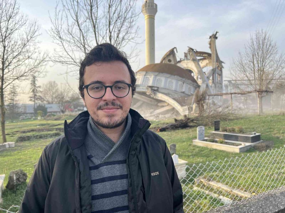 Depremde ağır hasar gören 35 yıllık cami yıkıldı