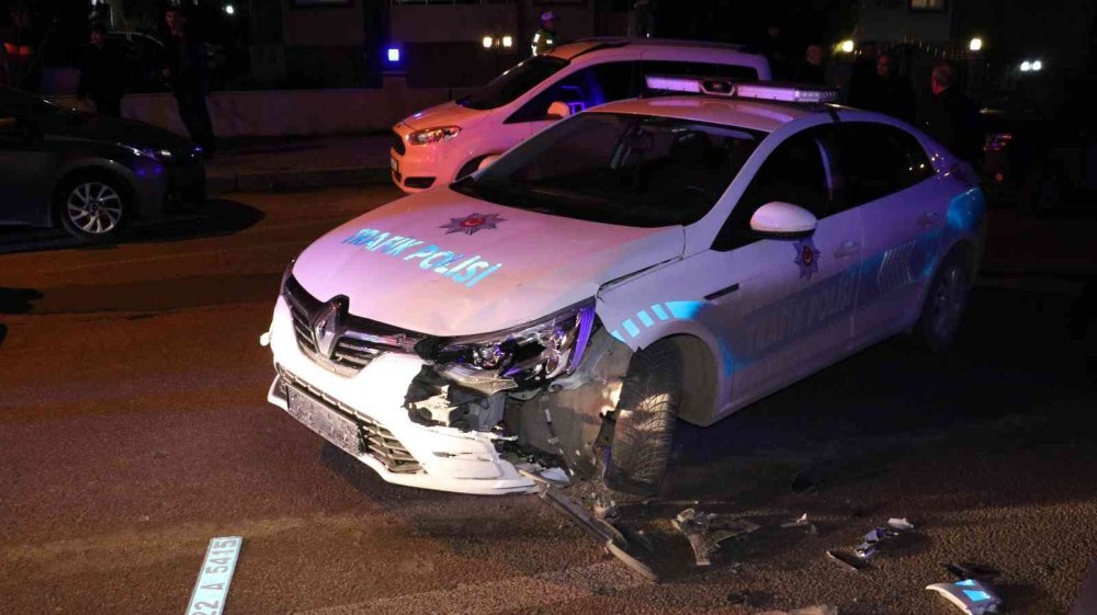 Ehliyetsiz sürücü ile polis arasında kovalamaca