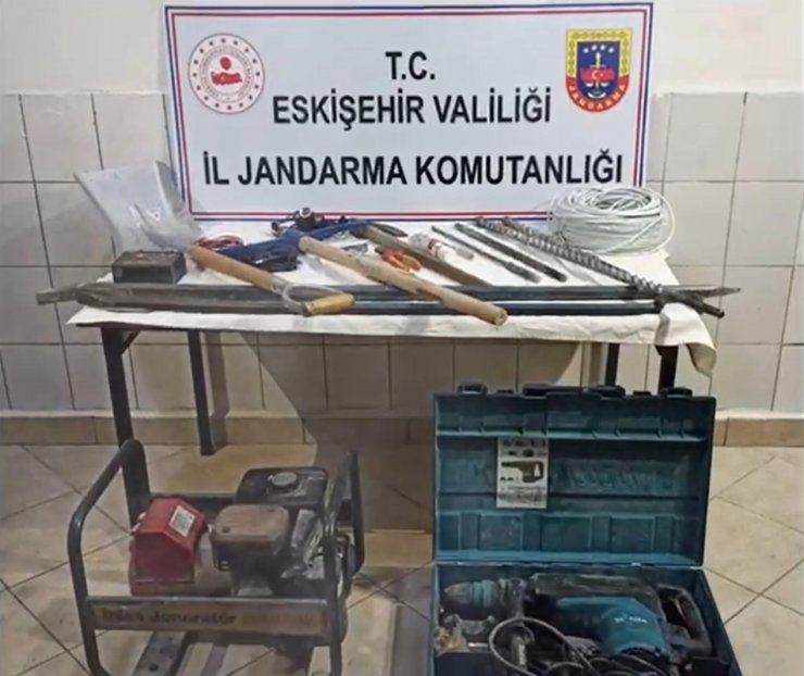 El yapımı patlayıcı ile kaçak kazıya 3 tutuklama