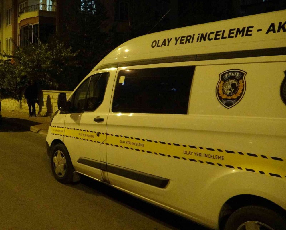 Hemşire eşini çocuklarının yanında bıçaklayarak öldürdü