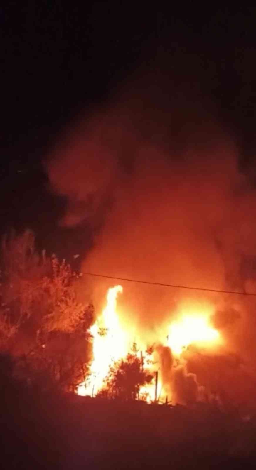 Kerpiç ev küle döndü