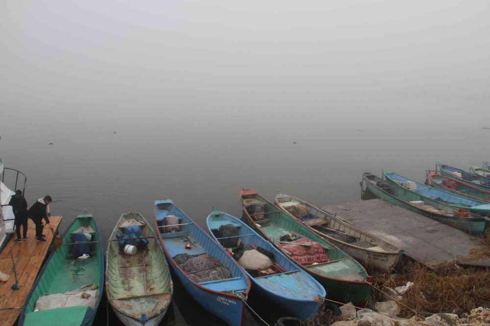 Konya'da yoğun sis! Türkiye'nin en büyük tatlı su gölü, gözden kayboldu