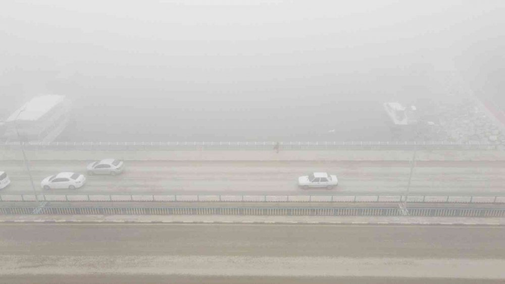 Konya'da yoğun sis! Türkiye'nin en büyük tatlı su gölü, gözden kayboldu