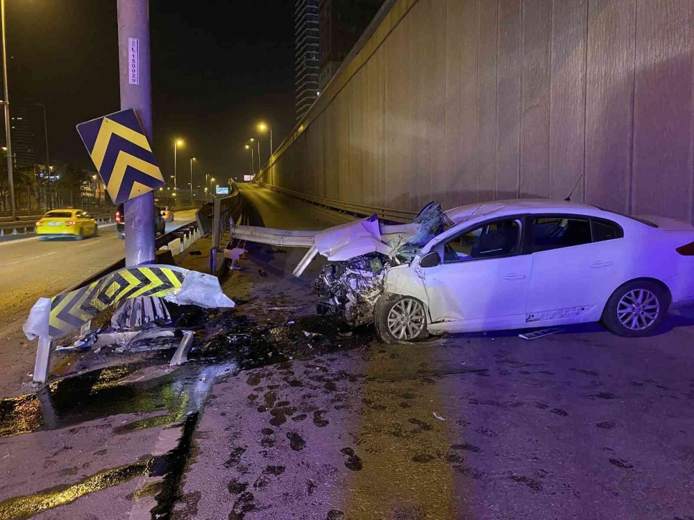 Otomobil bariyerlere ok gibi saplandı