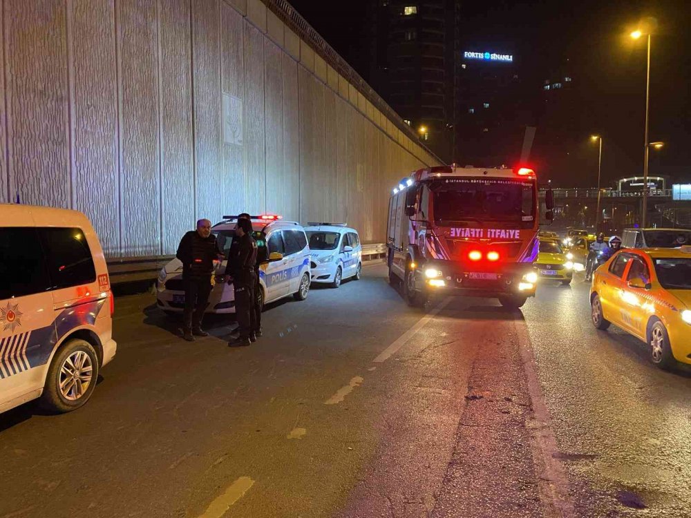 Otomobil bariyerlere ok gibi saplandı