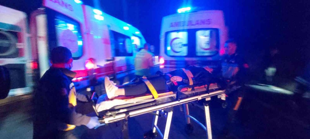 Otomobil şarampole devrildi: 4 yaralı