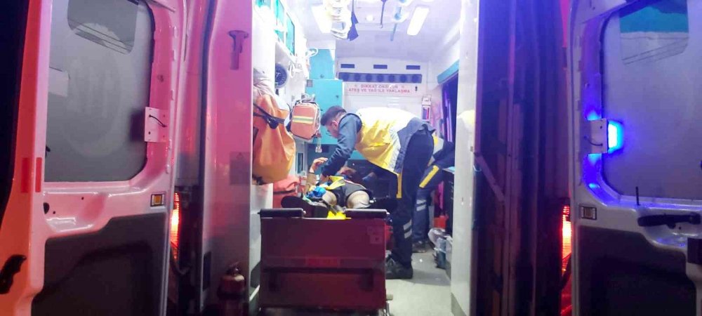 Otomobil şarampole devrildi: 4 yaralı