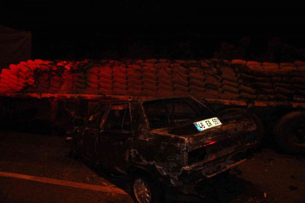 Tıra çarpan araç alev alev yandı, otomobildeki 3 kişi son anda kurtuldu