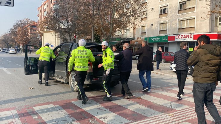 Konya'da Sille kavşağında 'ışık ihlali' kazası! Çok sayıda yaralı var