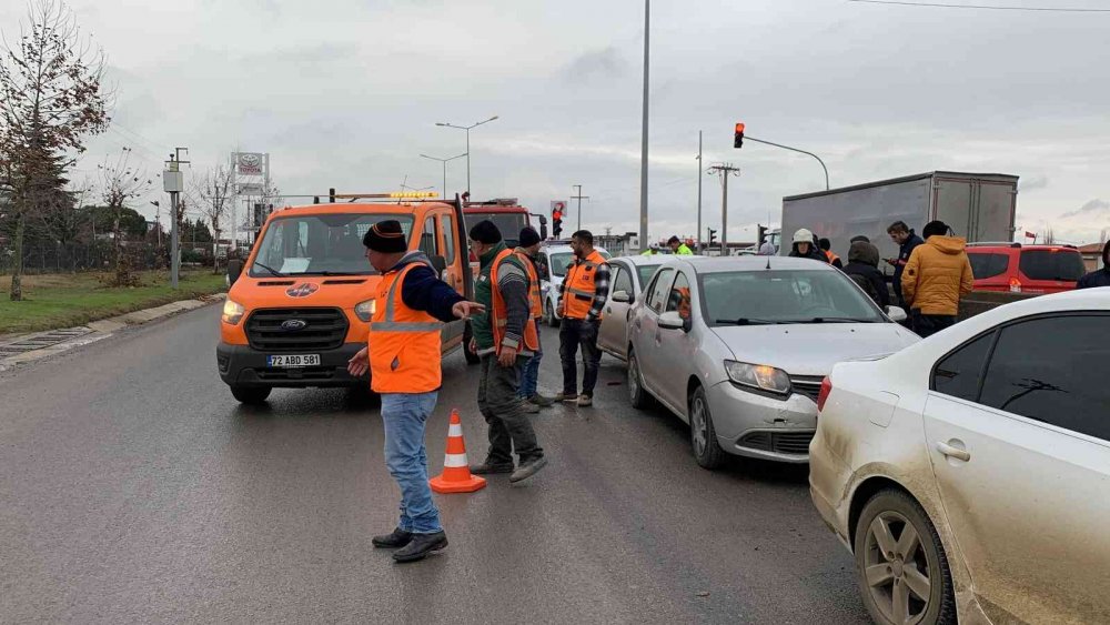 Korna çaldıkları sürücü durunca trafik karıştı