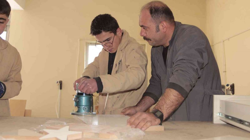 Fabrika gibi okul!  Cirosu kıskandırıyor