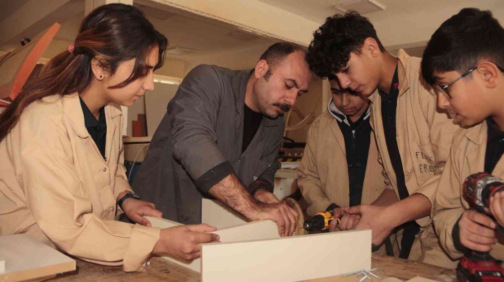 Fabrika gibi okul!  Cirosu kıskandırıyor