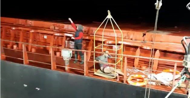 Kuru yük gemisindeki yangınının boyutu ortaya çıktı; kayıp kaptan aranıyor