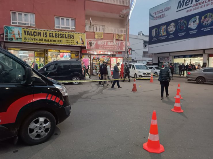 Tartıştığı 2 kişiyi tabancayla vurdu