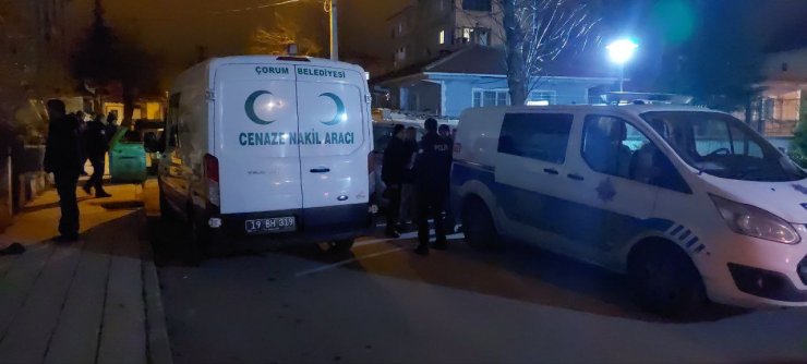 Boşanma aşamasındaki eşinin evinin önünde canına kıydı