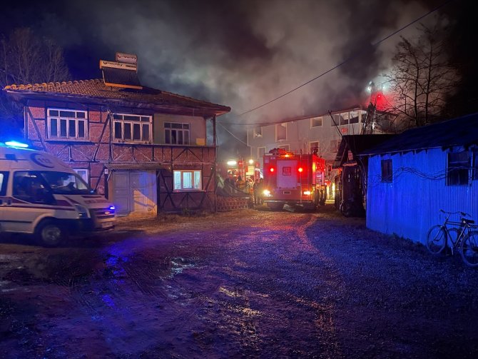 Üç katlı binada korku dolu anlar