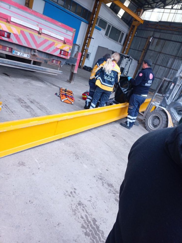 Üzerine vinç direği devrilen 50 yaşındaki işçi öldü