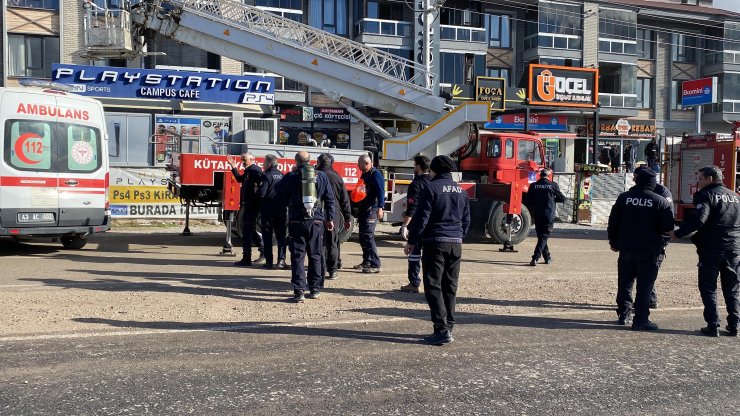Kütahya'da apartmanda yangın; 11 kişi dumandan etkilendi