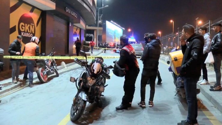 Otomobille çarpışan motosikletli kurye öldü