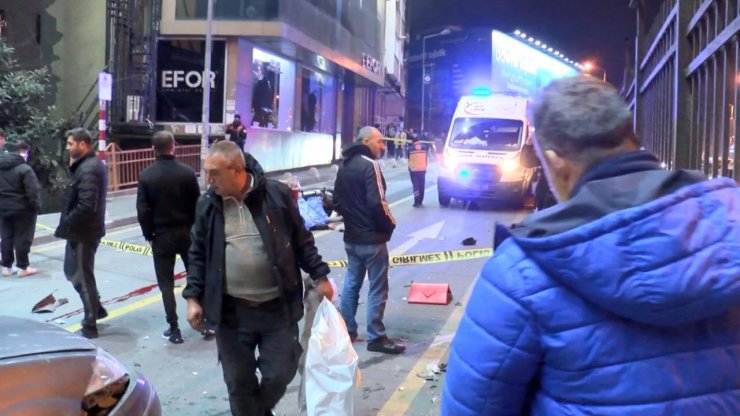 Otomobille çarpışan motosikletli kurye öldü