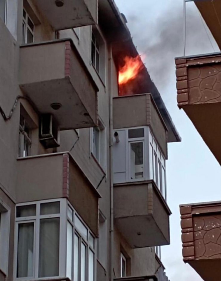 Yangında yatalak hasta öldü, eşi yaralandı