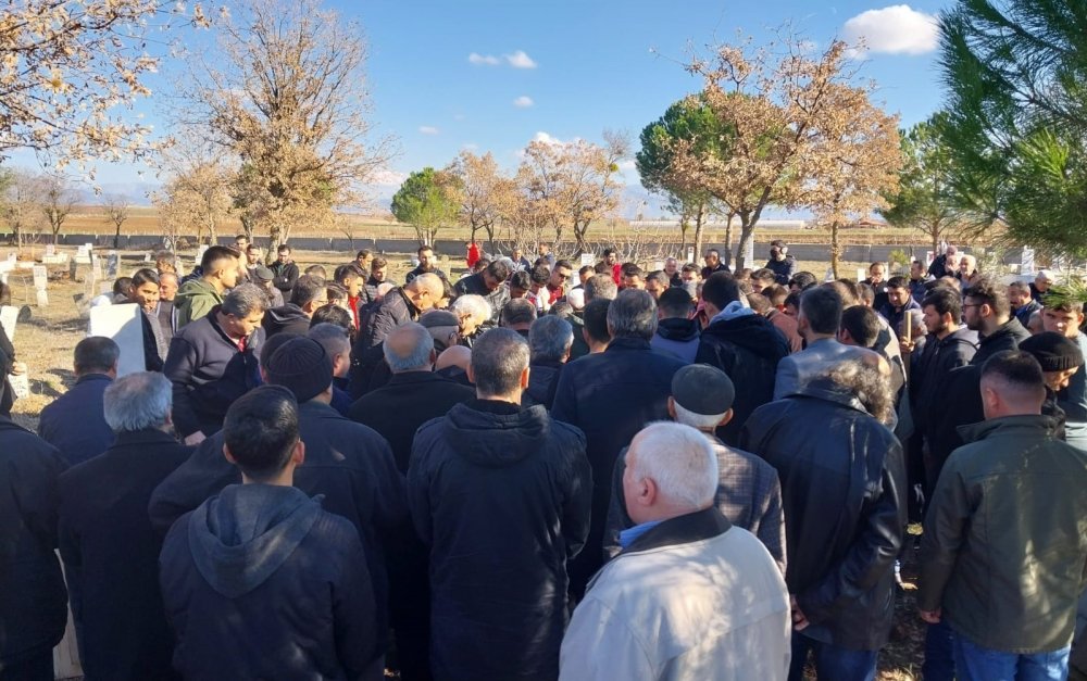 Askerden yeni dönen öğretmen adayı kansere yenildi