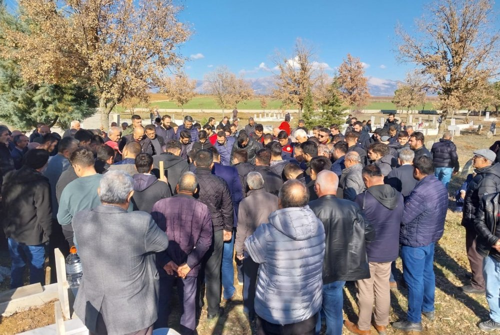 Askerden yeni dönen öğretmen adayı kansere yenildi