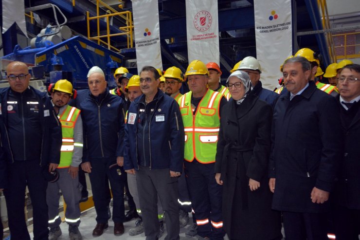 Bakan Dönmez, bor işçileri ile birlikte 2023'e girdi