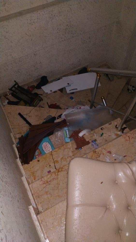 Kiracı kadın bıçakla apartmanda dehşet saçtı