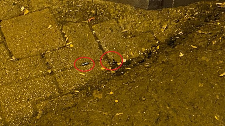 Evine girerken motosikletten açılan ateşle yaralandı