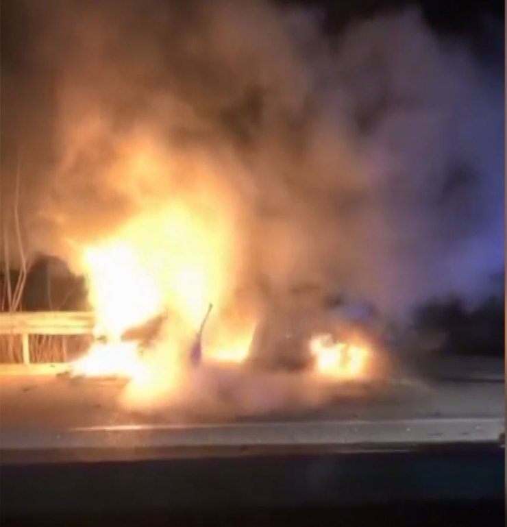 Otomobil bariyere çarpıp alev aldı, 18 yaşındaki Enes hayatını kaybetti