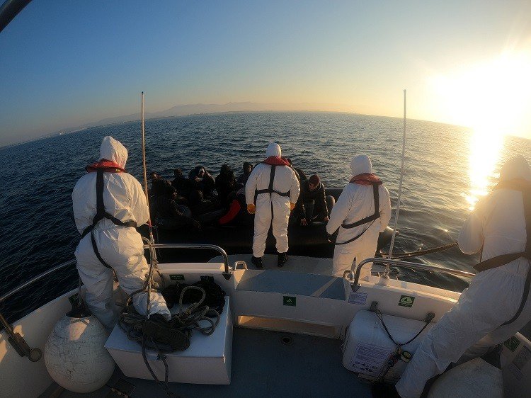 24 düzensiz göçmen yakalandı, 6 düzensiz göçmen ise kurtarıldı