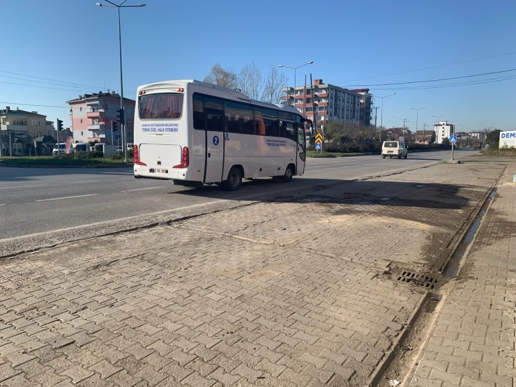 Arızalanan otomobile cip çarptı; baba ile oğlu öldü