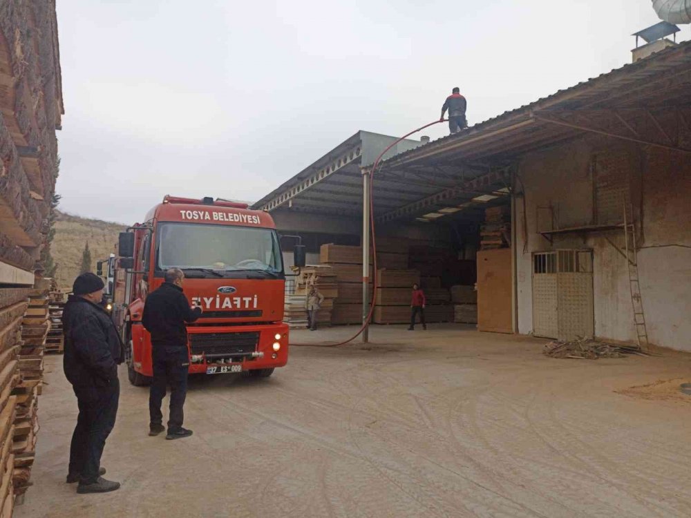 Sanayi bölgesinde korkutan yangın