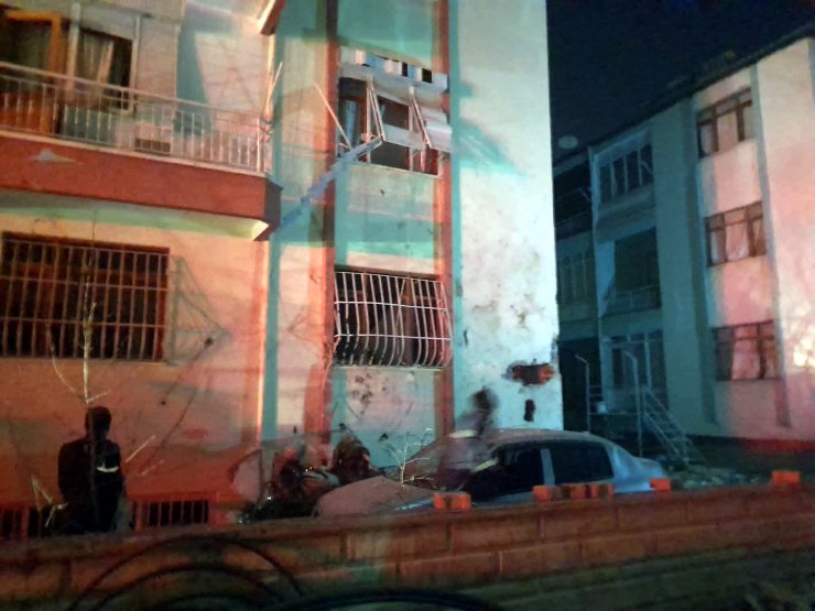 Klima patladı muzlar çevreye yayıldı